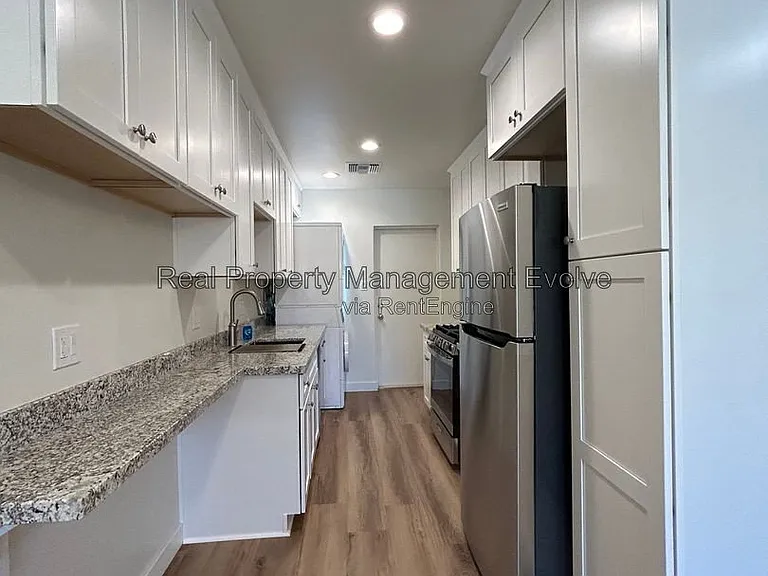 338 W Highland Ave #4 — Photo 6