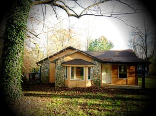 35 Divine Pointe Ln, Flat Rock, NC 28731