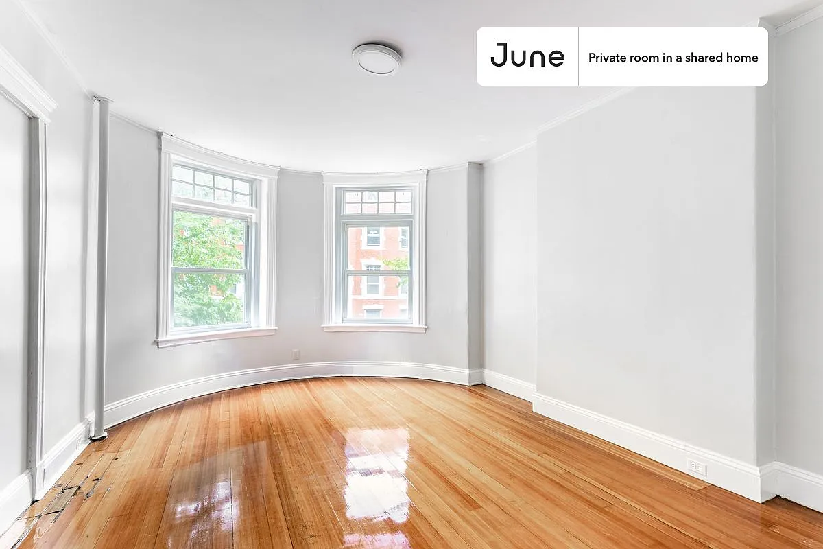 Building Photo - 10 Strathmore Rd #D