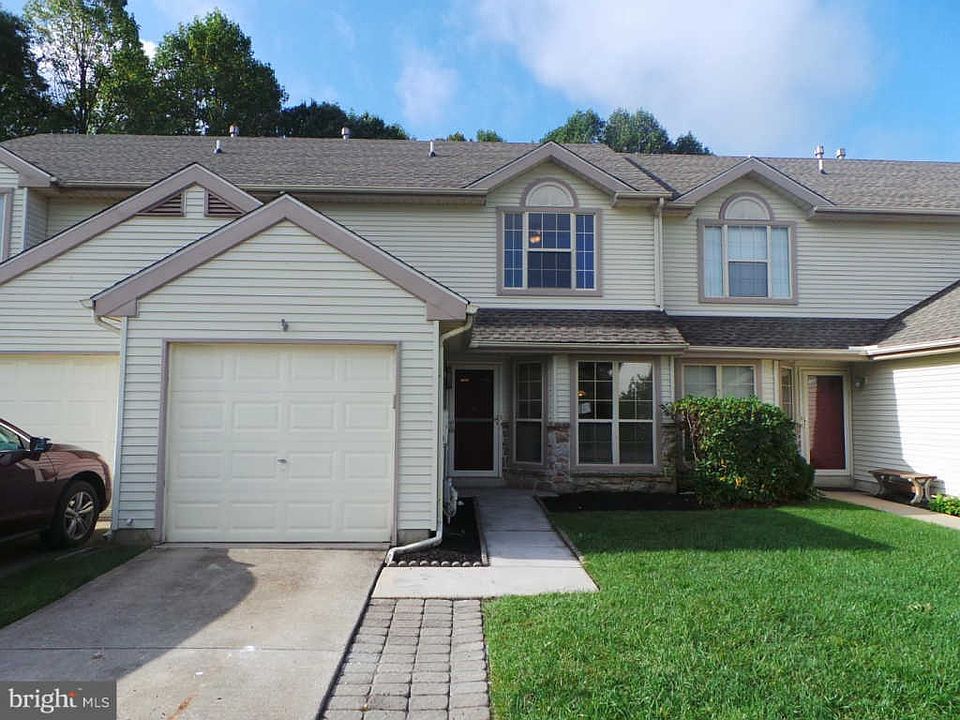 1st image of 83 Fox Meadow Dr