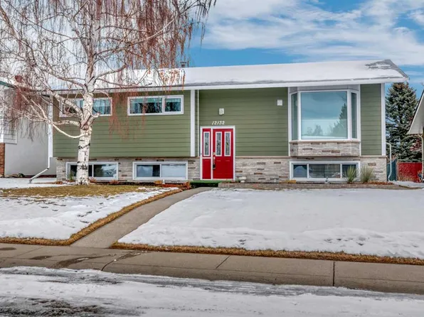 12132 SW Lake Waterton Cres SE, Calgary, AB T2J 2M7