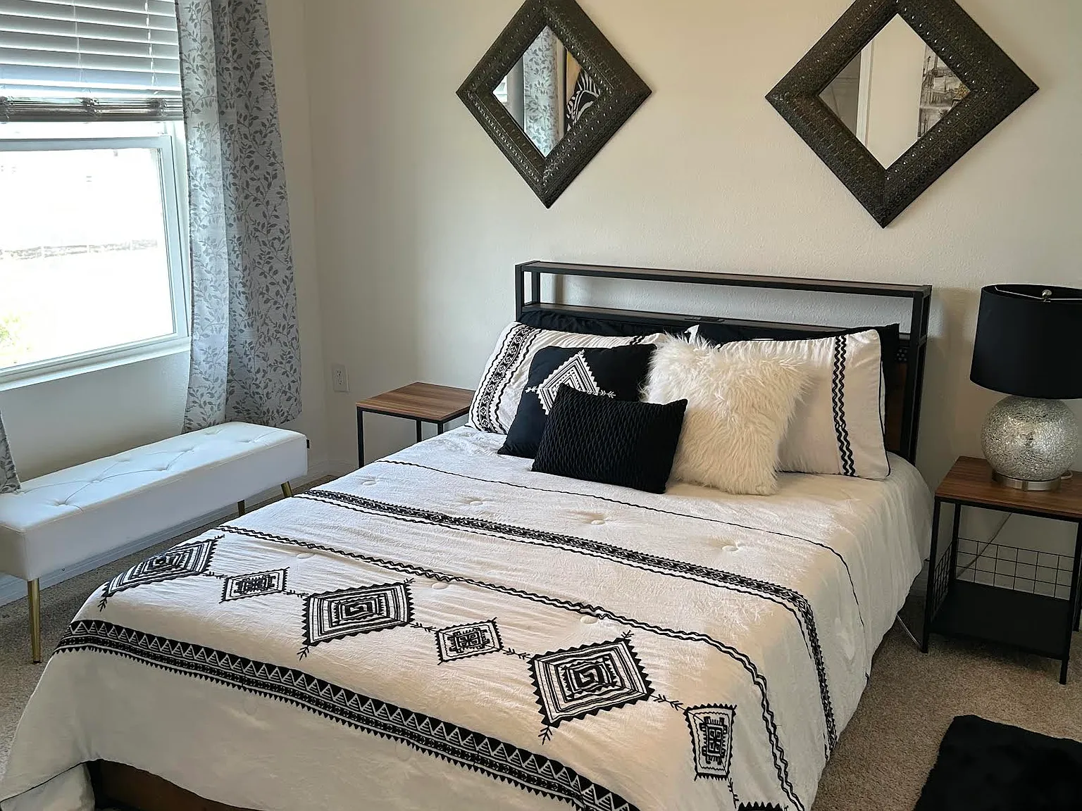 5 bed, 2447 sqft, $700 — Photo 2
