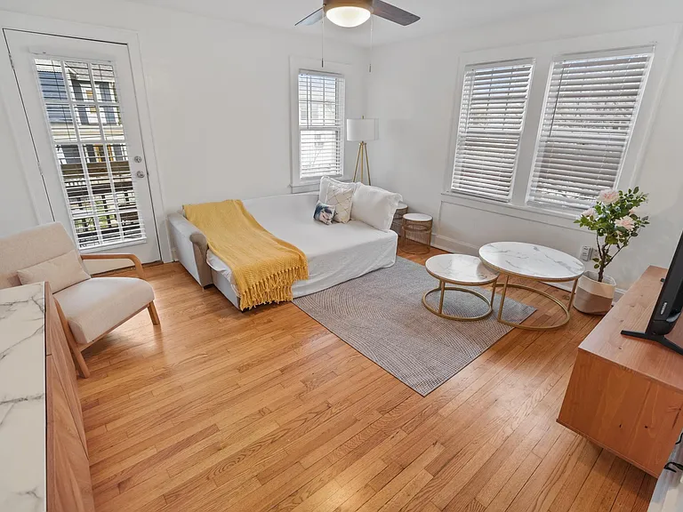 1109 W 41st St #2-E — Photo 5