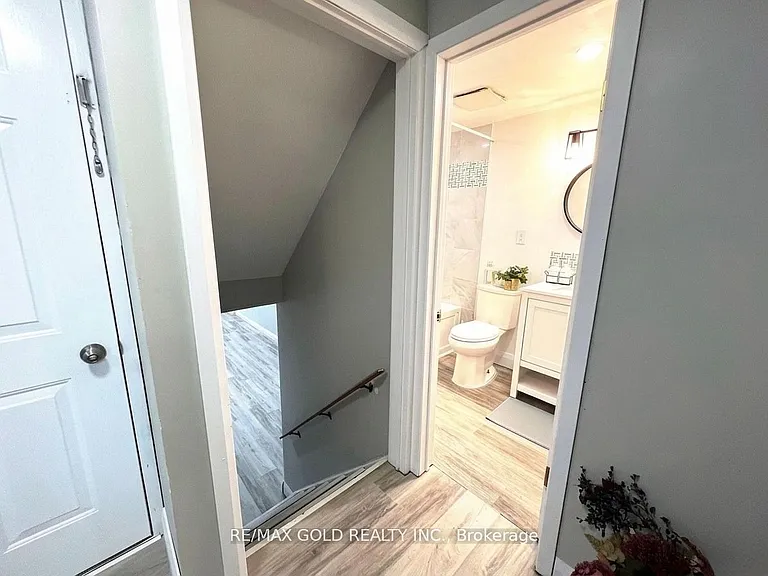 156 Mooregate Cres — Photo 26