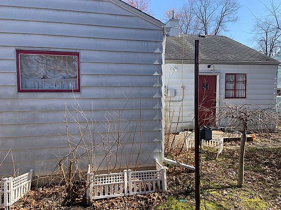 4th image of 83 Lamora Ave