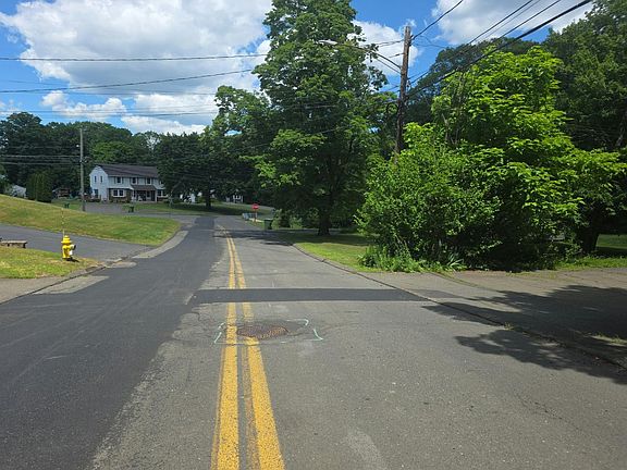 5th image of 177 Oak St