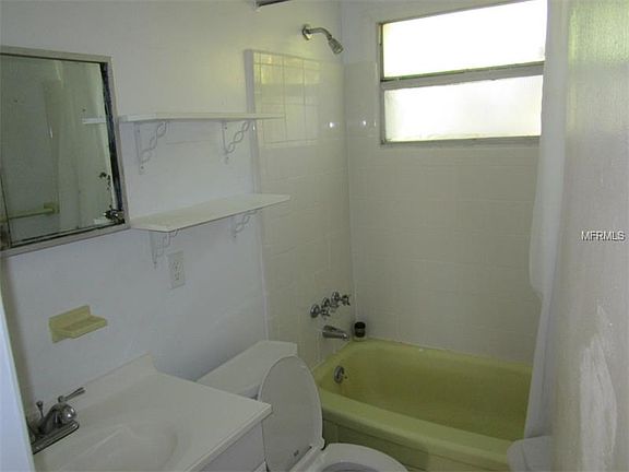 5th image of 4118 Des Moines St NE