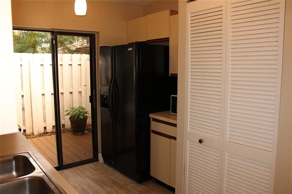 2 bed, 2.0 bath, 722 sqft, $1,995 — Photo 4