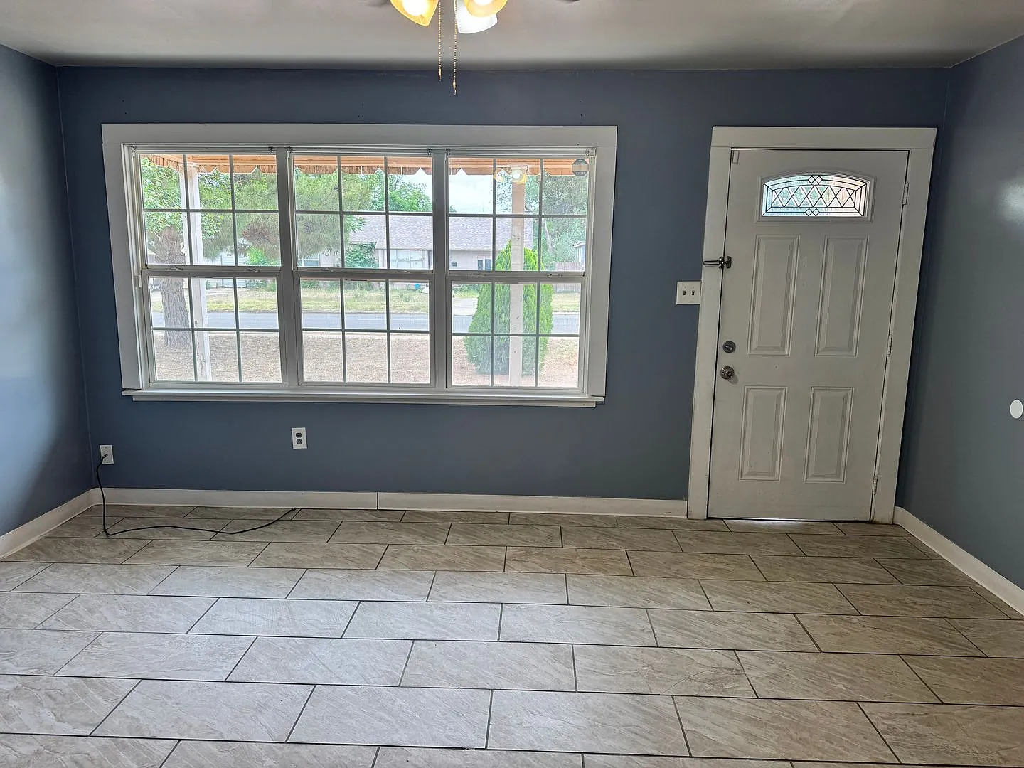 Charming 3 Bedroom 1 Bath Home — Photo 2