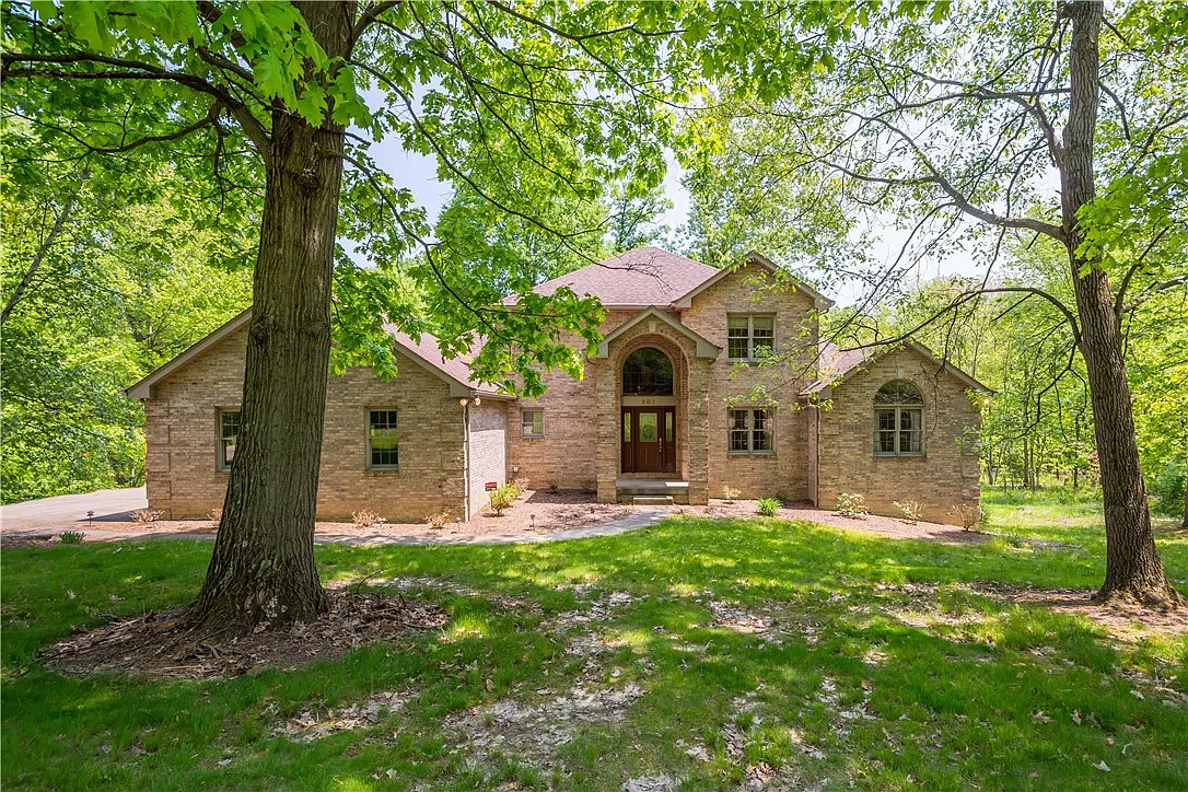 203 Oak Leaf Dr photo 1