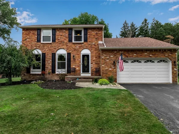 38 Shady Grove Dr, East Amherst, NY 14051