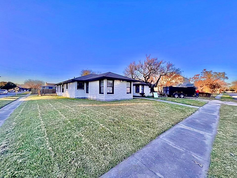 1st image of 301 Baker Dr
