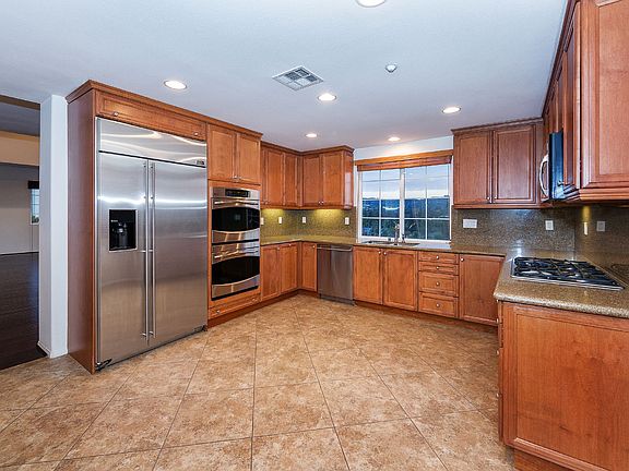 4th image of 5688 Como Cir