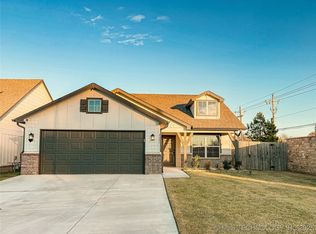 8601 N 76th Pl E, Owasso, OK 74055