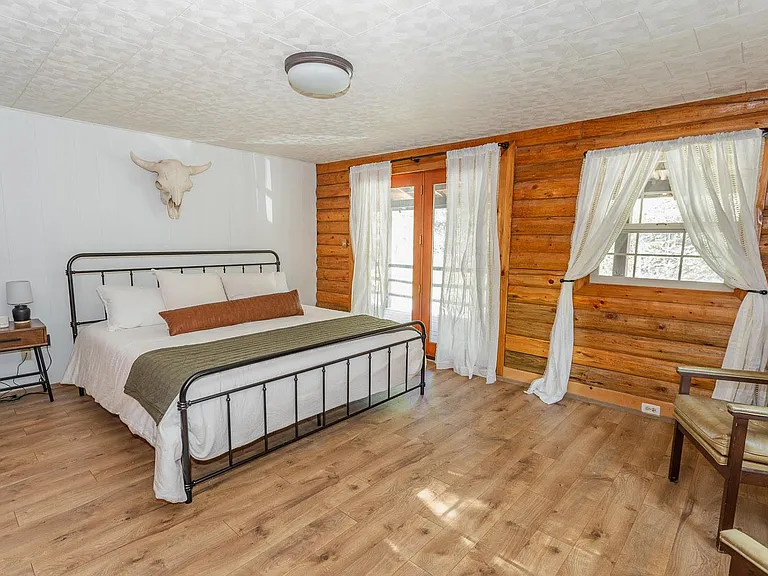 Master Bedroom-King Bed