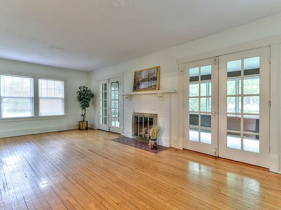 5th image of 811 W Michigan Ave