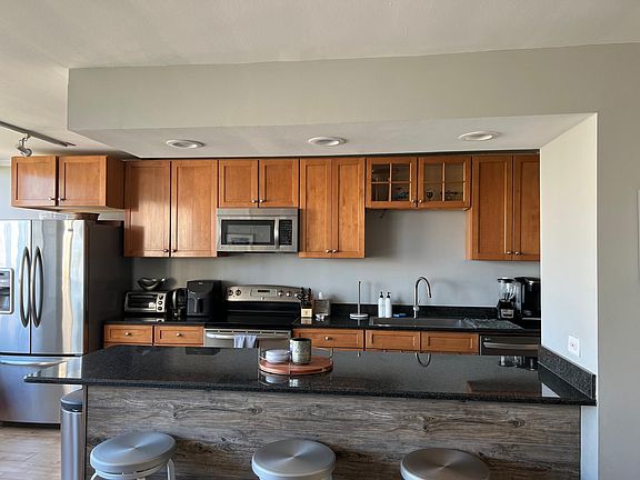 4th image of 1455 N Sandburg Ter APT 1404