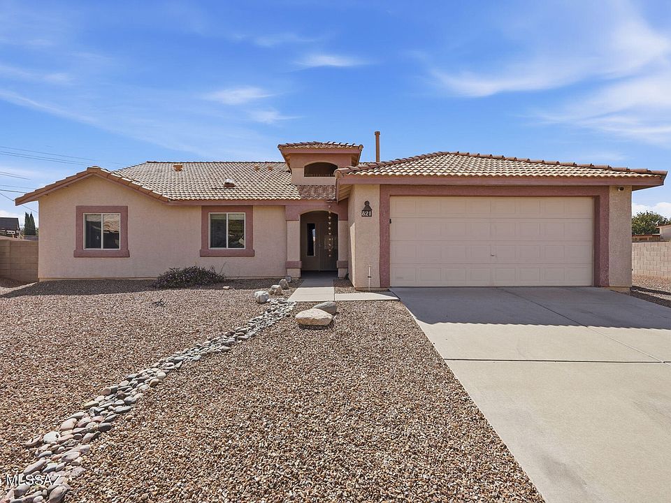 1st image of 821 N Silverleaf Oak Pl
