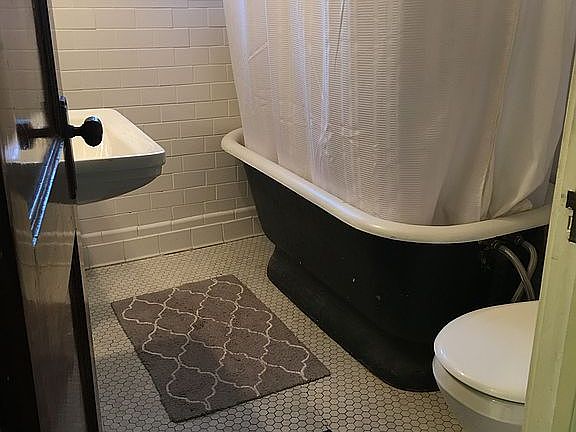 3rd image of 5629 Charlotte St