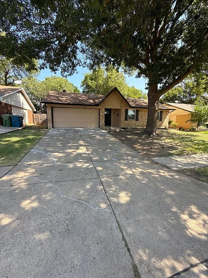 3 bed, 2.0 bath, 1130 sqft, $2,095 — Photo 1