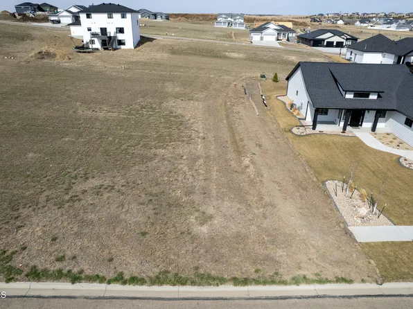 2010 Antler Ave, Bismarck, ND 58503