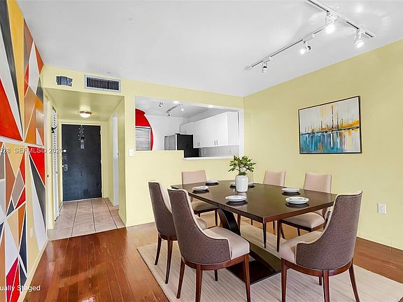 3rd image of 950 Euclid Ave APT 306