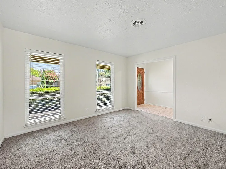 9315 Val Verde St — Photo 5