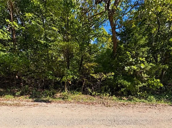 37 SE Lakeside Dr, Lacygne, KS 66040