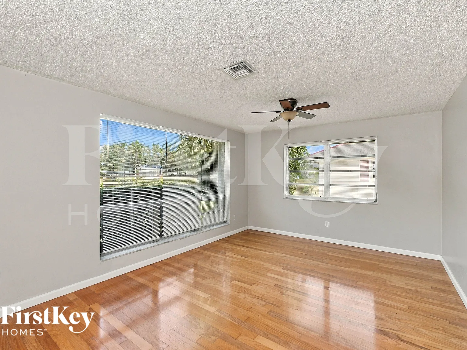 3 bed, 2.0 bath, 1769 sqft, $3,300 — Photo 2