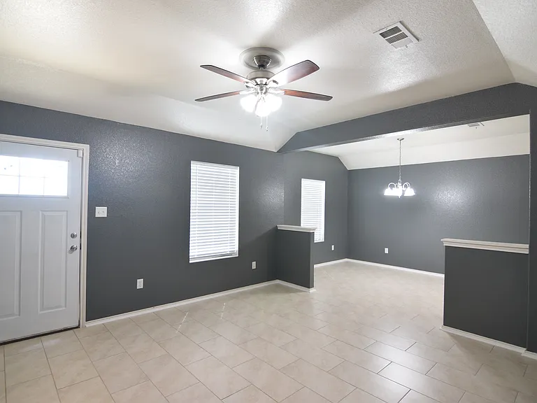 401 Dixon Dr — Photo 12