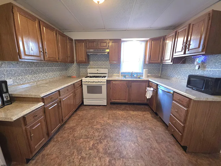 604 N Indiana Ave — Photo 9