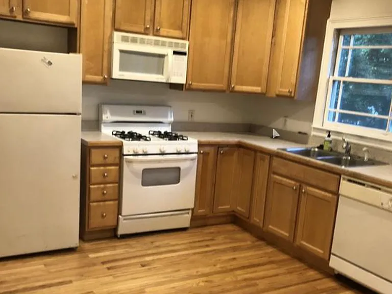 702 Catherine St SW — Photo 3