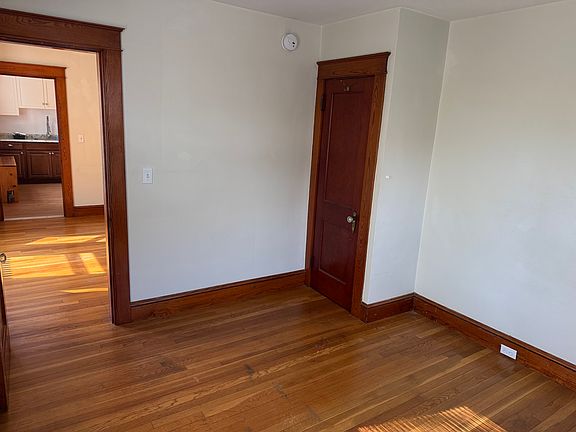 5th image of 214 Myrtle Ave #2