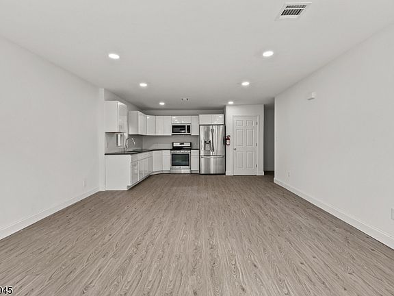 2nd image of 113 Marshall St
