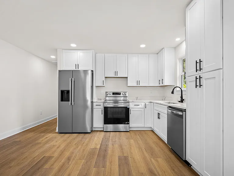 816 W Lincoln St — Photo 10