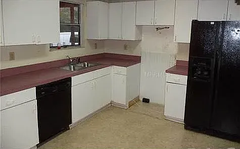 3 bed, 1052 sqft, $1,950 — Photo 2