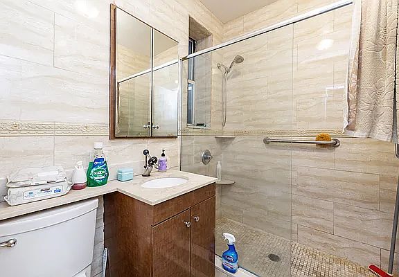 5th image of 1931 Ditmars Blvd