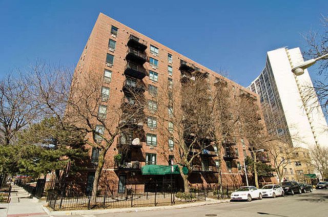 1st image of 3900 N Pine Grove Ave APT 906