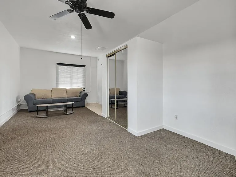 638 E 1st St #2 — Photo 37