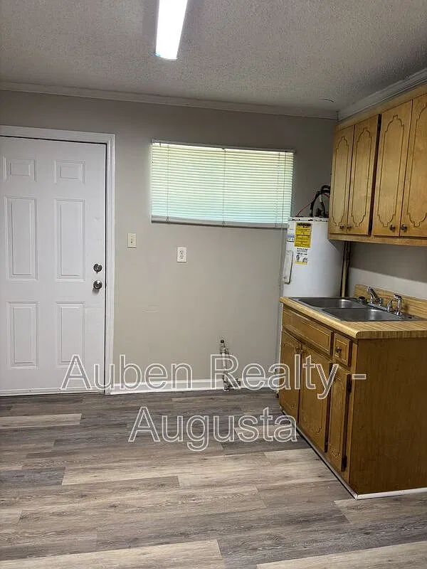 2165 1/2 Telfair St — Photo 3