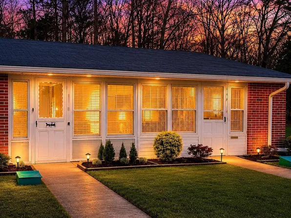 219 Buckingham Court #E, Lakewood, NJ 08701