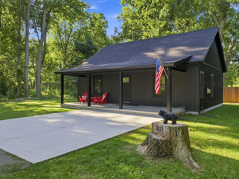 3117 Maplewood Dr — Photo 9