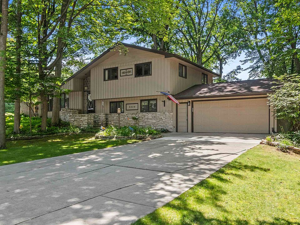 1st image of 2424 Pinehurst Cir