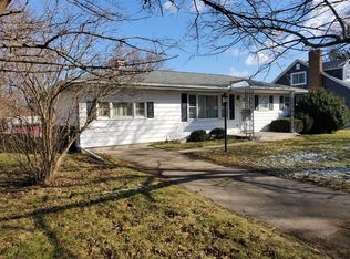 902 W 39th Pl, Hobart, IN 46342