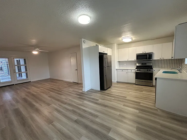 Skylar Apartments — Photo 22