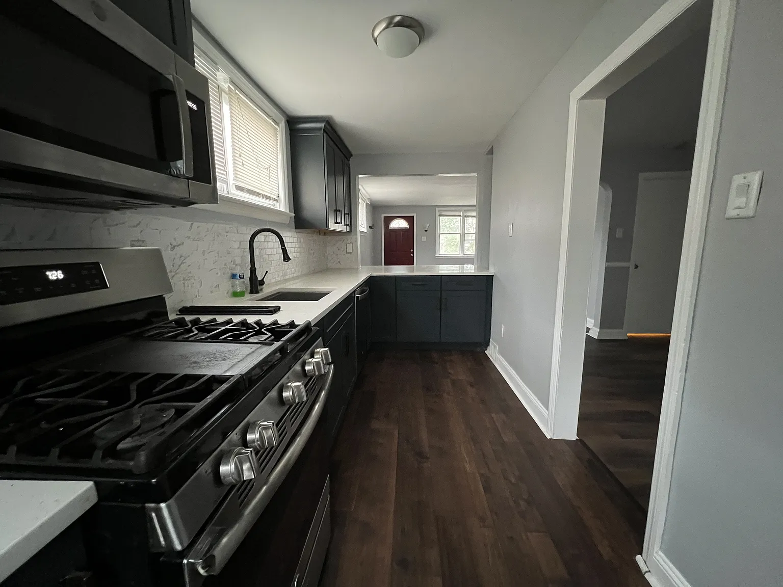 3 bed, 1152 sqft, $2,000 — Photo 2