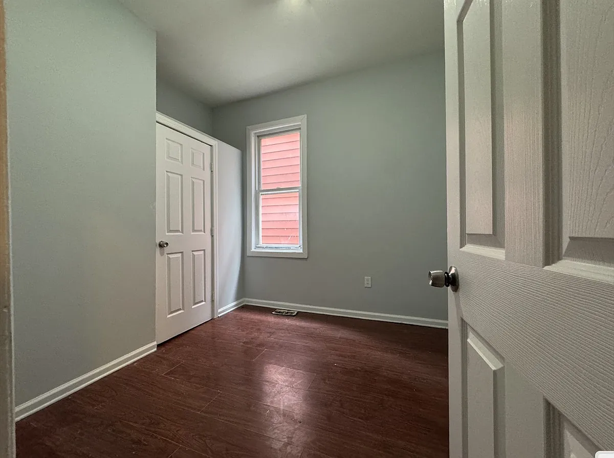 3 bed, 1000 sqft, $2,350 — Photo 4