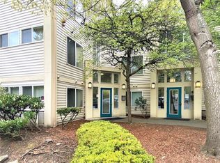 515 S 152nd St APT 215, Seattle, WA 98148