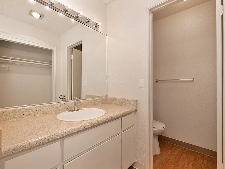 The Redwoods Apartments — Photo 27