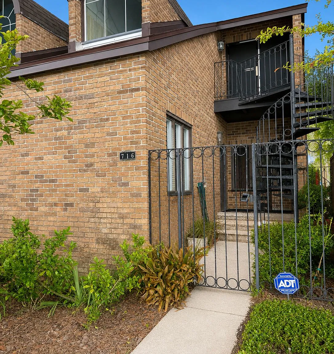 2 bed, 2.5 bath, 2042 sqft, $2,600 — Photo 3